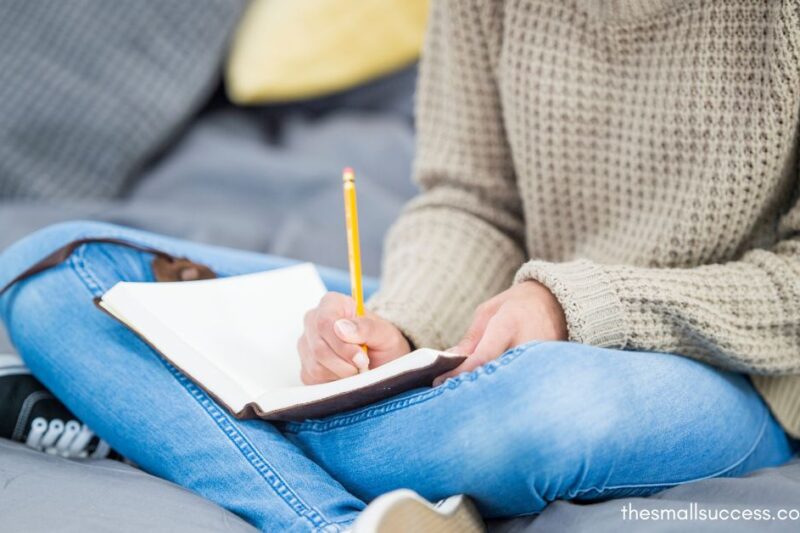 Daily Journaling for Personal Growth: 10 Prompts That Change Your Mindset Fast
