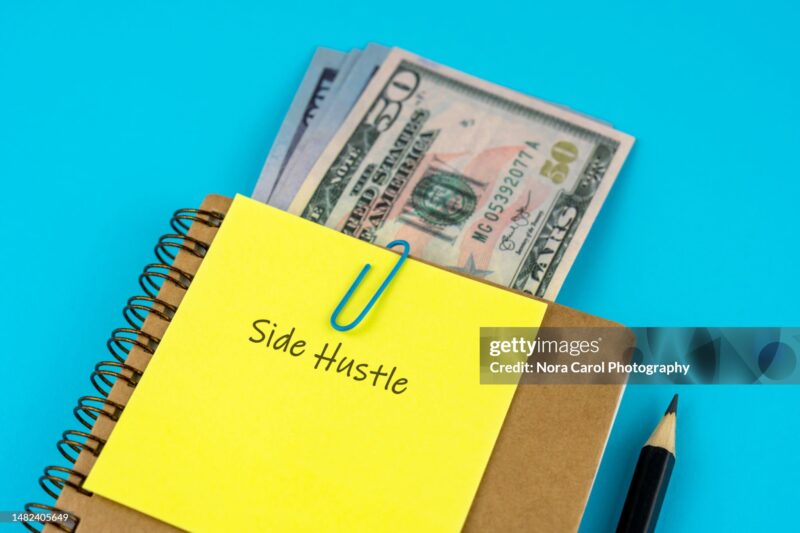 How to Build a Profitable Side Hustle While Working a Full-Time Job in 2025