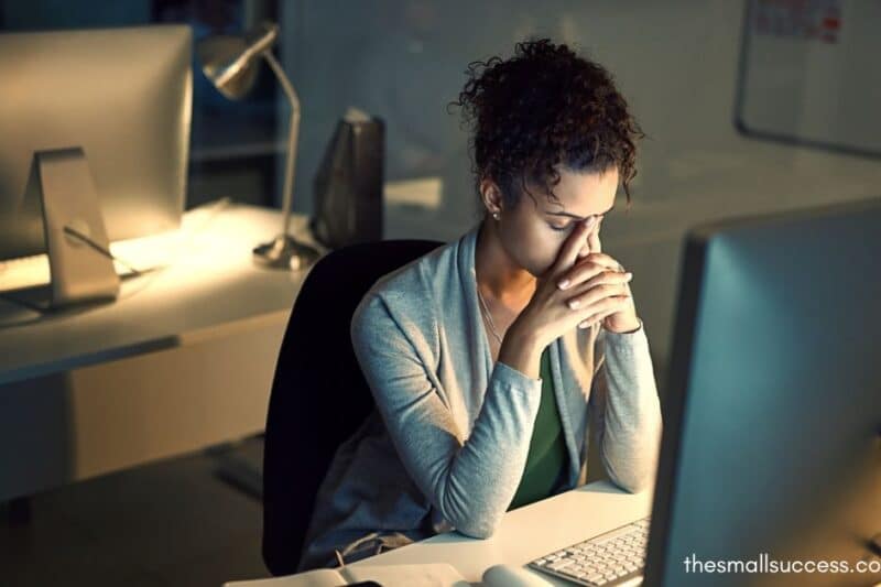 3 Daily Habits That Are Quietly Draining Your Energy, According to a Psychologist